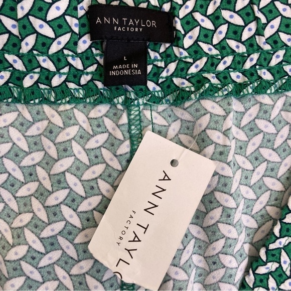 Ann Taylor Wide Leg Pull-on Pants Kelly Green/White Geometric Print NWT Size L - Picture 11 of 13